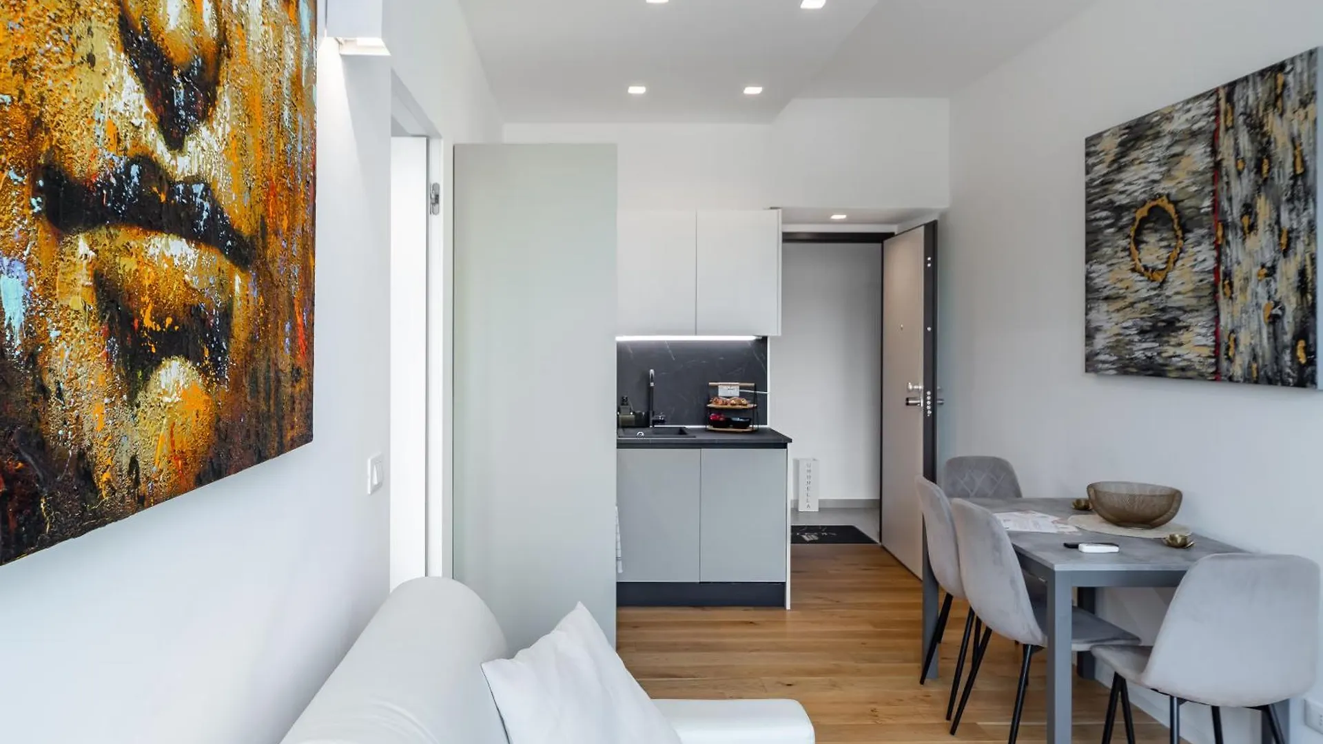Moscova Luxury Home Милан 0*,  Италия